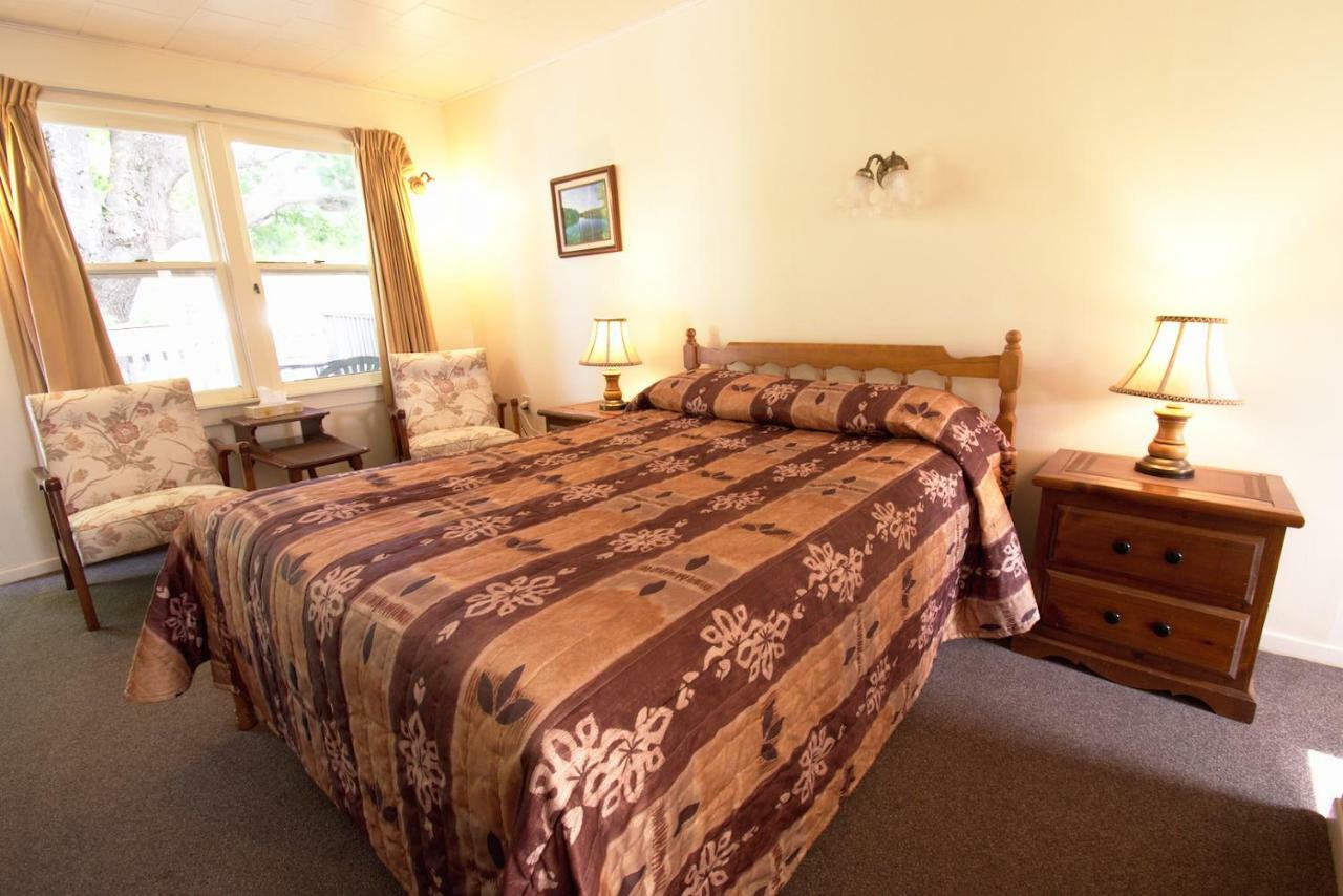 פרום Lakeview Lodge And Cottages מראה חיצוני תמונה