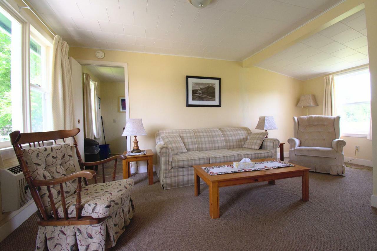 פרום Lakeview Lodge And Cottages מראה חיצוני תמונה